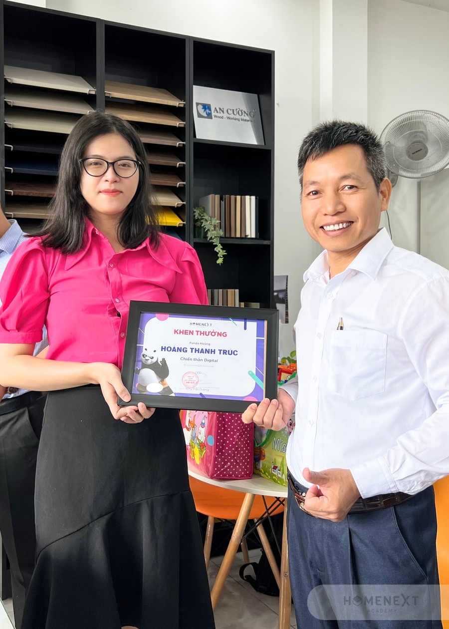 Khen thưởng Leader Digital Hoàng Thanh Trúc
