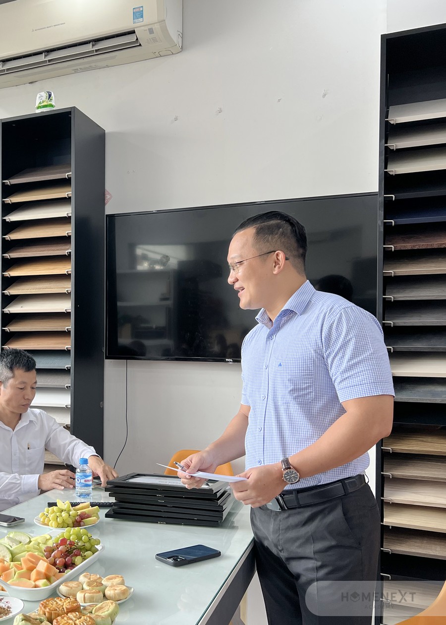 CEO Dương Tống chia sẻ tại hoạt động sáng thứ 2