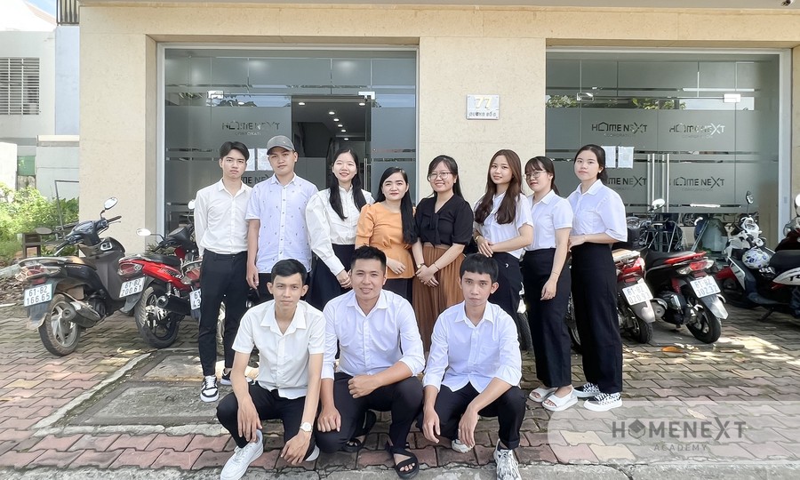 Nhóm sinh viên Đại Học Thủ Dầu Một cùng đội ngũ HomeNext 