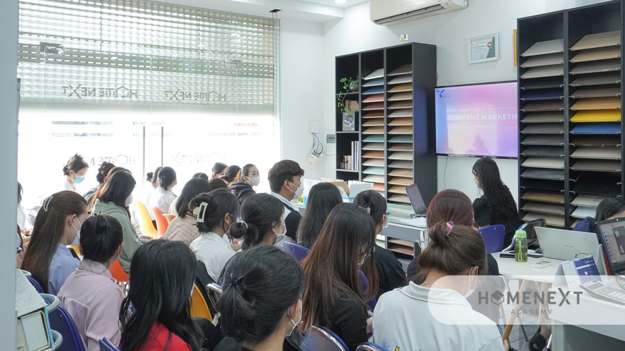 sinh viên đại học Thủ Dầu Một kiến tập Content Marketing và Thương mại điện tử