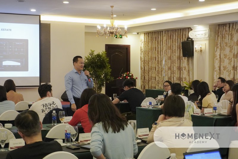 Buổi chia sẻ "Tổng quan về ngành bất động sản tại Việt Nam: Cơ hội và thách thức" cho học viên, nghiên cứu sinh của trường CEIBS