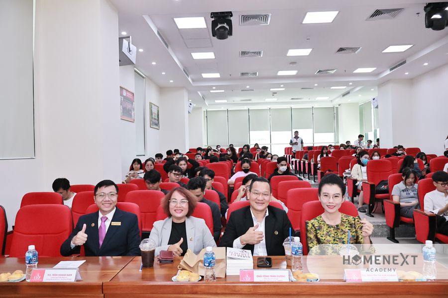Talkshow “Phát triển nguồn nhân lực trong bối cảnh hội nhập quốc tế”