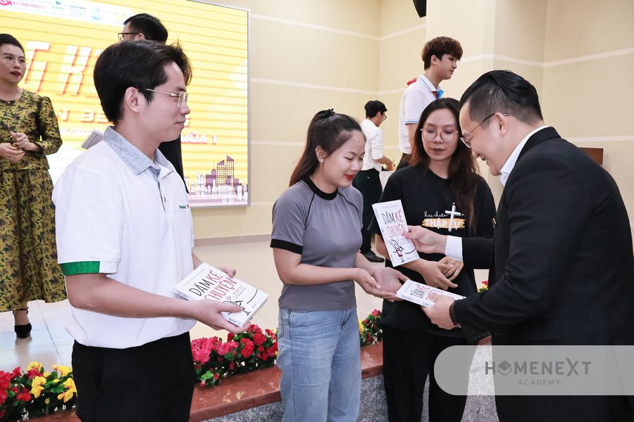 Talkshow “Phát triển nguồn nhân lực trong bối cảnh hội nhập quốc tế”