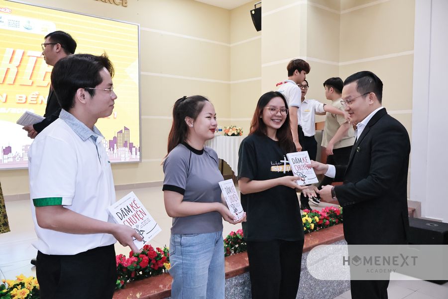 Talkshow “Phát triển nguồn nhân lực trong bối cảnh hội nhập quốc tế”