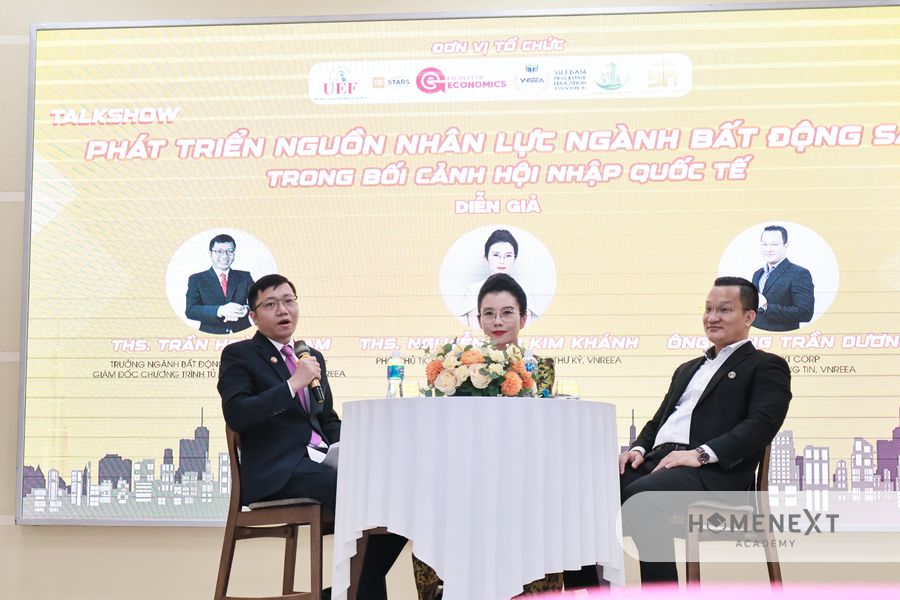 Talkshow “Phát triển nguồn nhân lực trong bối cảnh hội nhập quốc tế”