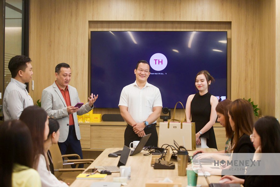 Khoá đào tạo "The Art of Storytelling in Real Estate Selling" tại Savills Việt Nam